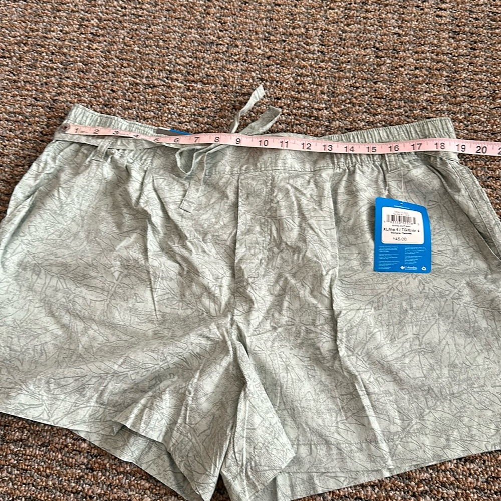 BNWT Columbia Short Court -XL